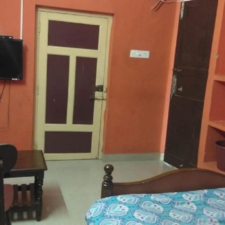 Family Guest House Near Bus-Stand Ποντισερί Εξωτερικό φωτογραφία