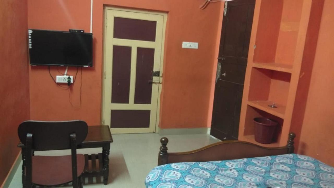 Family Guest House Near Bus-Stand Ποντισερί Εξωτερικό φωτογραφία